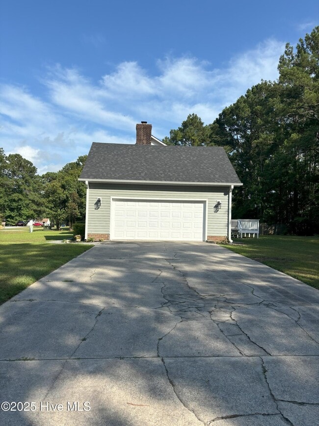 Building Photo - 911 Pine Valley Rd