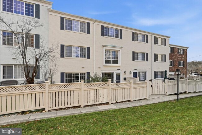 Building Photo - 1603 N Van Dorn St