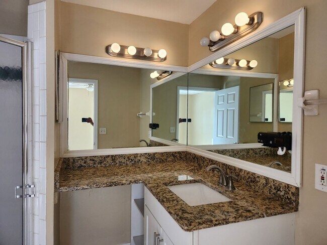 Building Photo - 1125 Alvin Ave