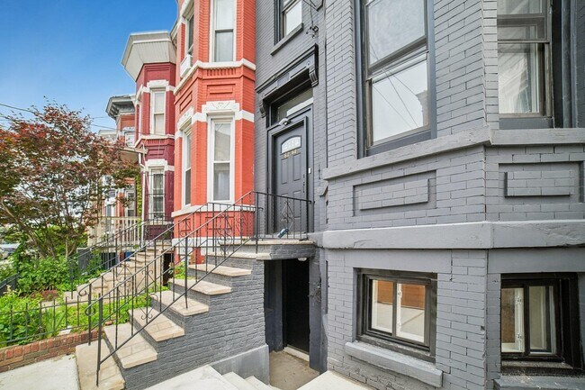 Building Photo - 62.5 Oak St