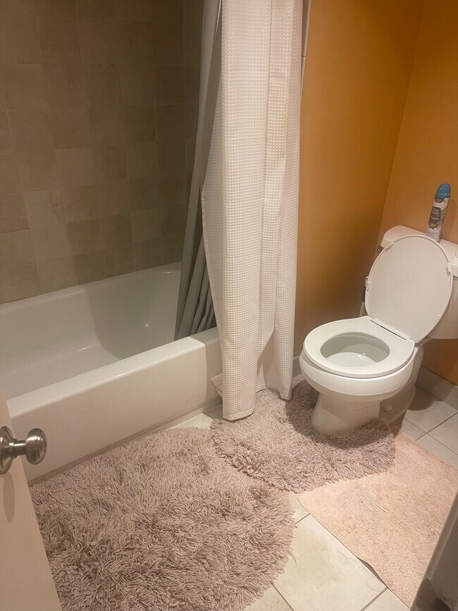 Bath - 18107 Laytonia Crest Ter