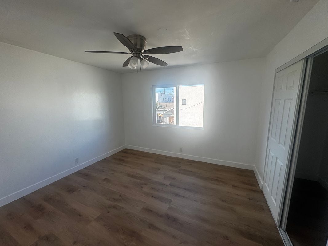 Building Photo - 1499 W 35th Pl
