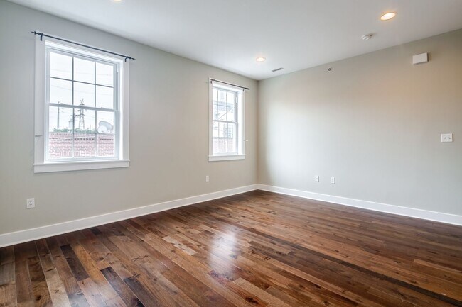 Building Photo - 2633 Catharine St