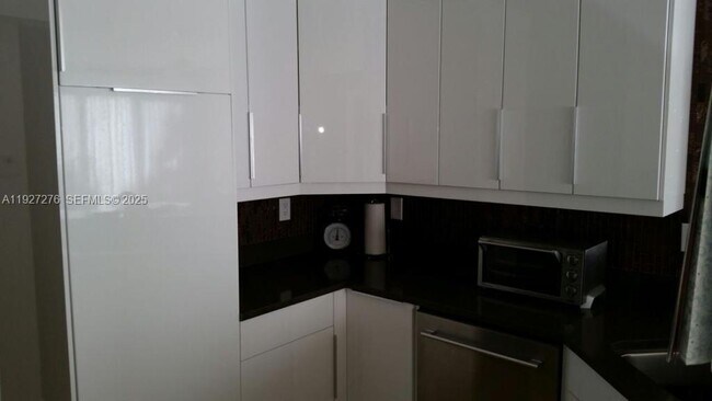 Building Photo - 10136 NW 43rd Terrace