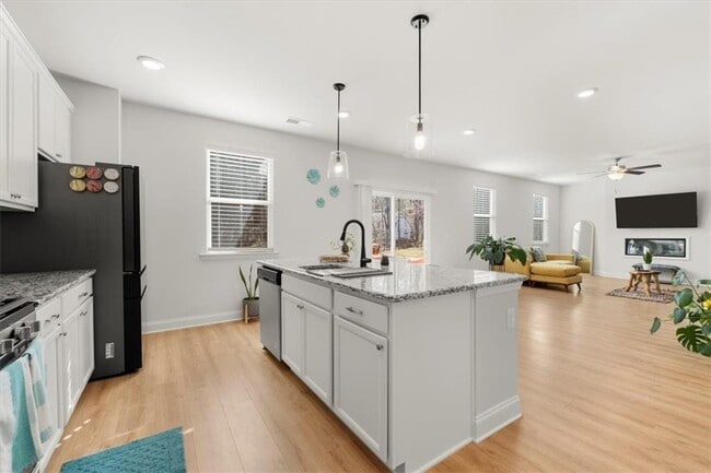 Building Photo - 29 Dew Drop Pointe