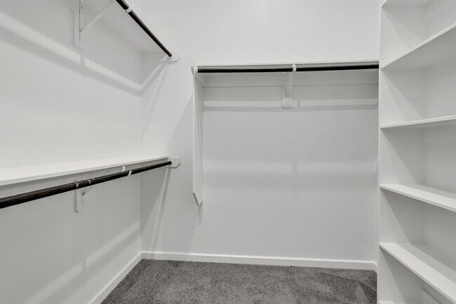 Building Photo - 7011 Winterberry Gln Ln