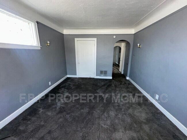 Building Photo - 5049 Coplin St