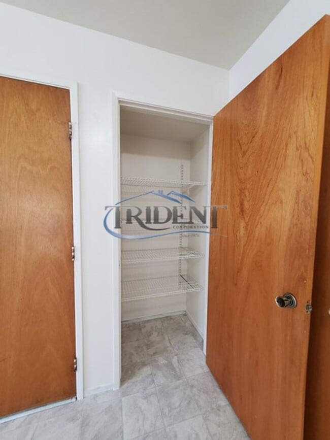 Building Photo - This is a cute 4 bedroom, 2 bath house in an established Woodland community