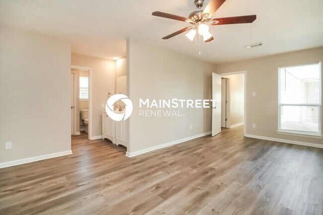 Building Photo - 3 Bedroom Pet-Friendly Home in Missouri City, TX with Main Street Renewal