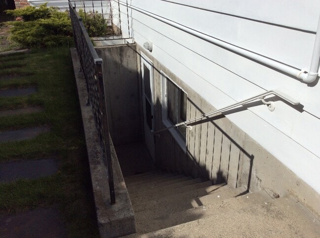 Building Photo - CEN126