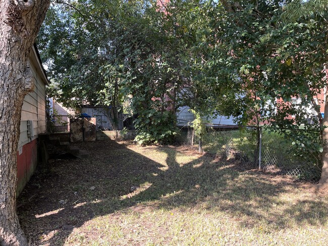 Fenced back yard - 3226 Park Ave