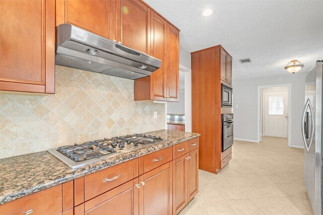 Building Photo - 3250 Three Pines Dr