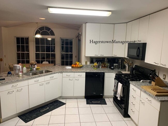 Building Photo - Luxury Home in Woodbridge