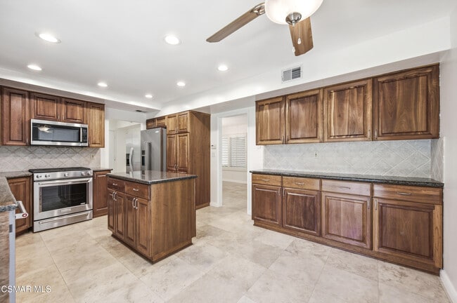Building Photo - 681 Triunfo Canyon Rd