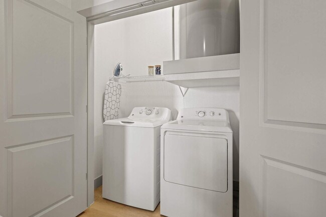 Building Photo - 13701 Montfort Dr