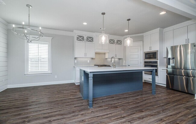 Building Photo - Like New Home in Evans