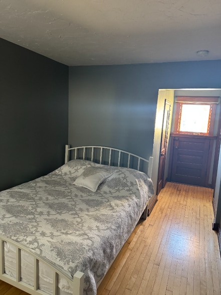 Building Photo - 619 1st St