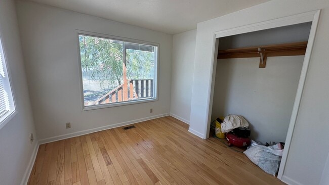 Building Photo - 4bd 2 bath Home in Westmoreland, Portland:...