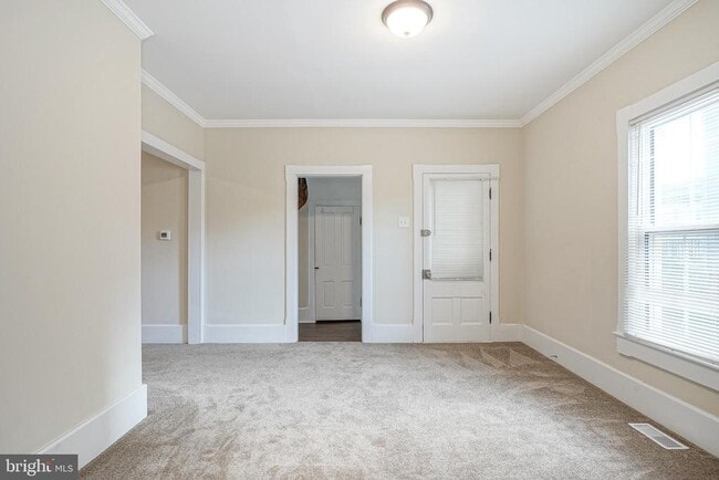 Building Photo - 20 Dickinson St