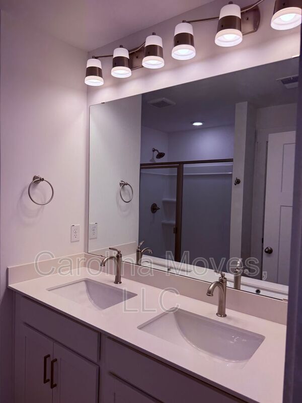 Building Photo - 508 Round Rock Wy