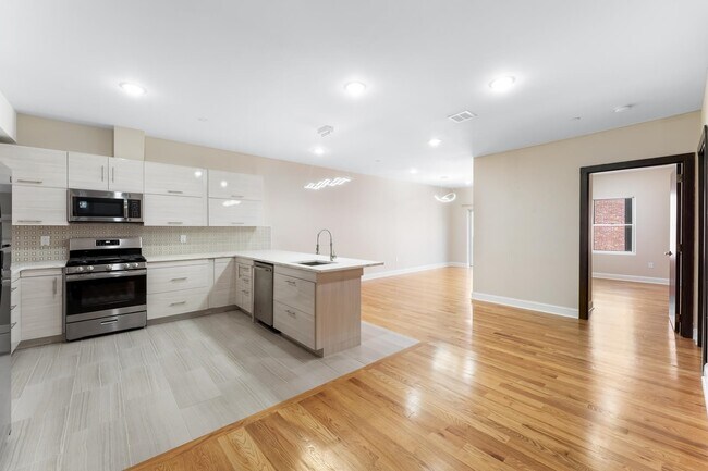 Building Photo - 65-67 Storms Ave