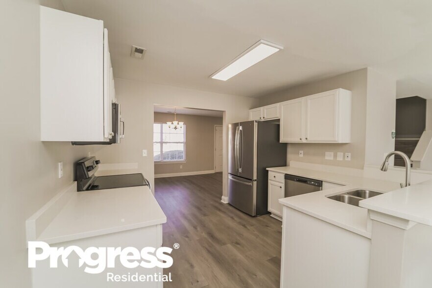 Building Photo - 10405 Yellow Rose Ln