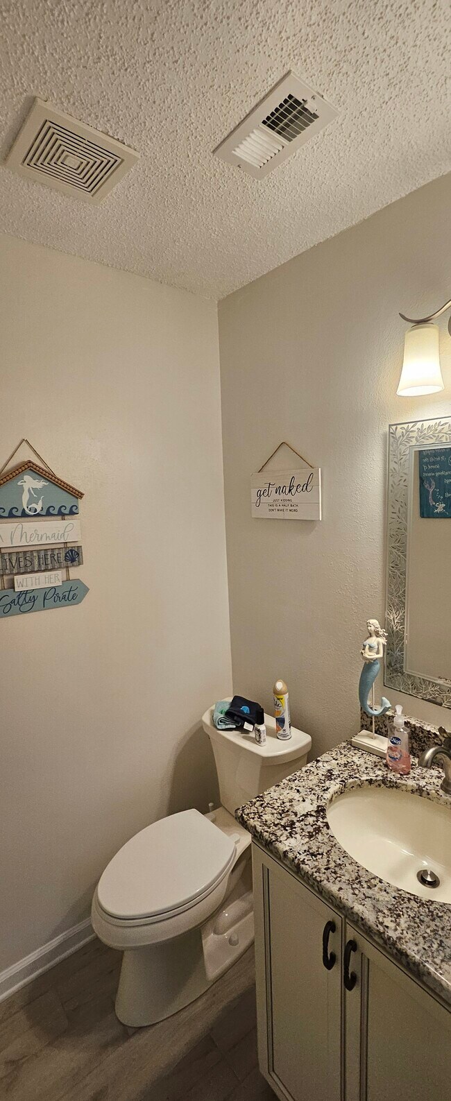 Building Photo - 137 Magnolia St