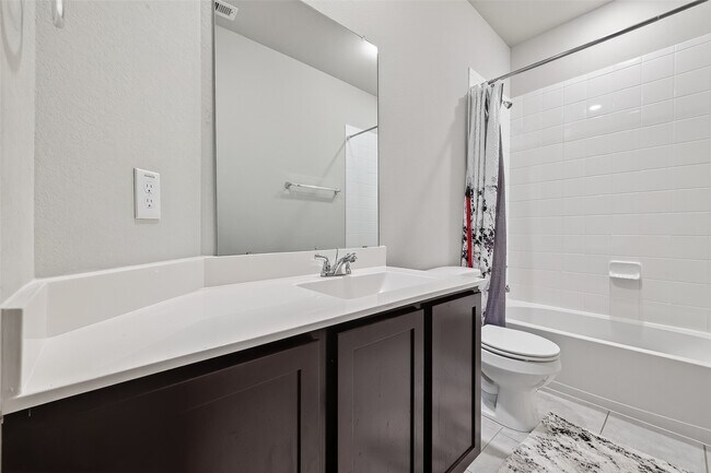 Building Photo - 2422 Agassiz Dr