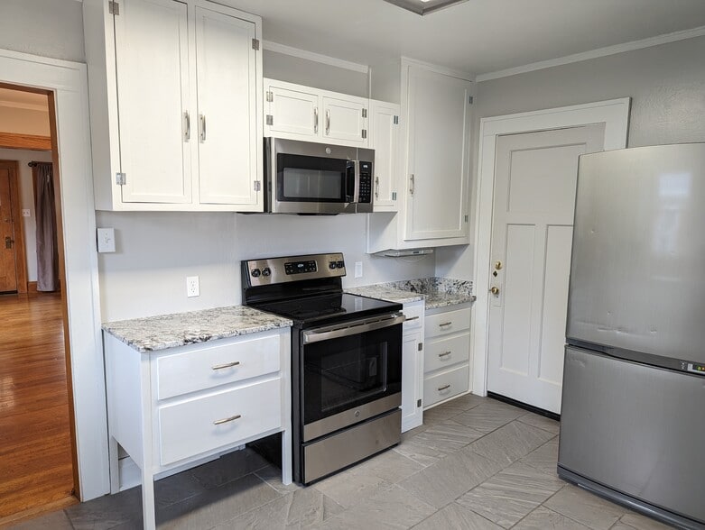 New granite, cabinets, stove and microwave - 3607 Franklin Ave