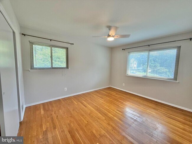 Building Photo - 7700 Glenister Dr