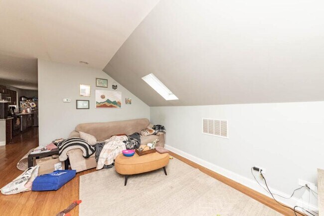 Primary Photo - 2 bedroom in Chicago IL 60622
