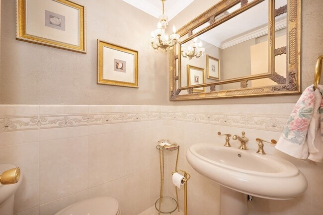 Building Photo - Luxury Living with Stunning 360-Degree Vie...