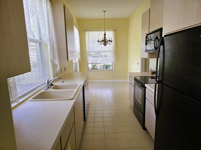 Building Photo - 5131 SE Sweetbrier Terrace