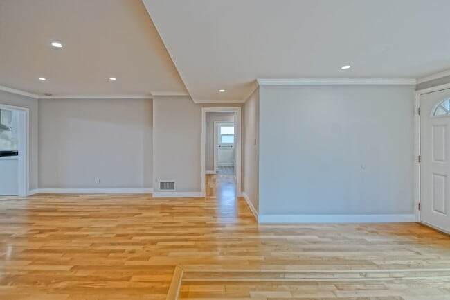 Building Photo - NEWLY REMODELED, BRIGHT & AIRY HOLLYGLEN HOME W/ REAR YARD/PATIO, 2 LIVING AREAS & BRAND NEW KITC...