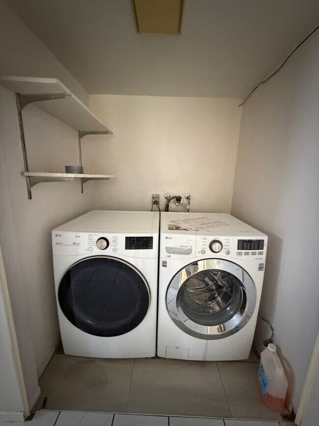 Building Photo - Rare 4 Bedroom Home with Spacious Layout in Prime La Puente Neighborhood