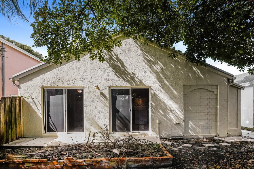 Building Photo - 4430 SW 72nd Way