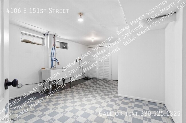 Building Photo - 4106 E 151st St
