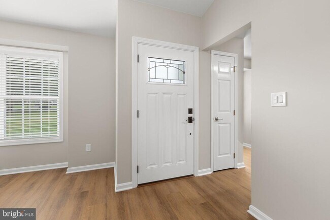 Building Photo - 205 Old Landing Ct