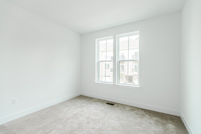 Building Photo - 7104 Donatello Dr