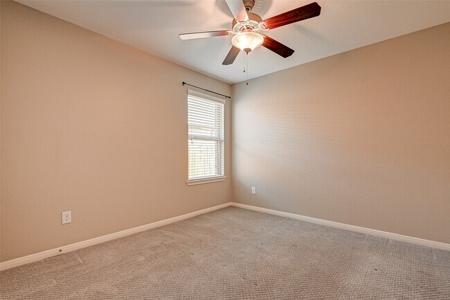 Building Photo - 18118 Van Berkel Ln