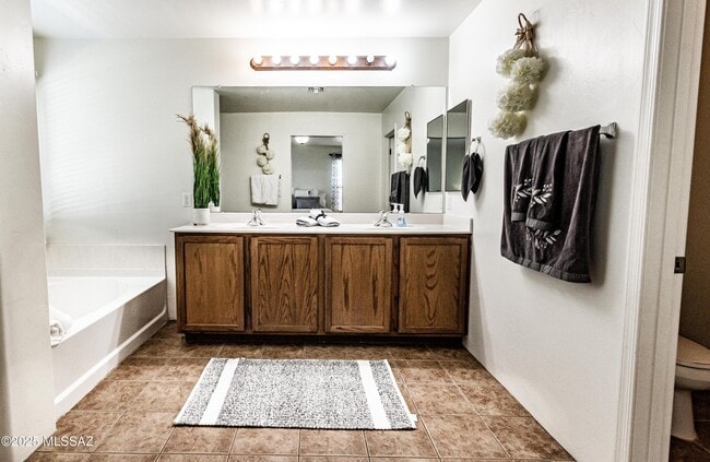Building Photo - 4830 S VALLECANO Dr