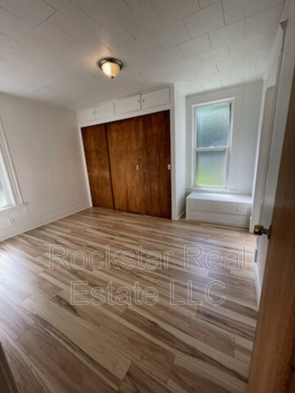 Building Photo - 1420 E 16th Ave