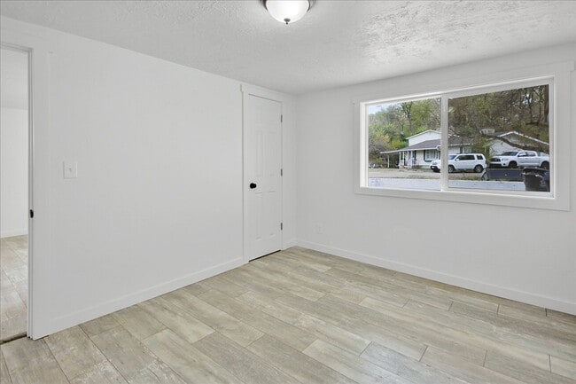 Building Photo - 205 40th St