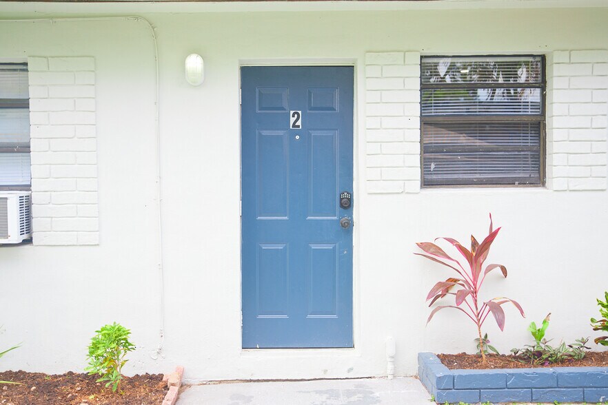 Building Photo - 414 N 60th Way