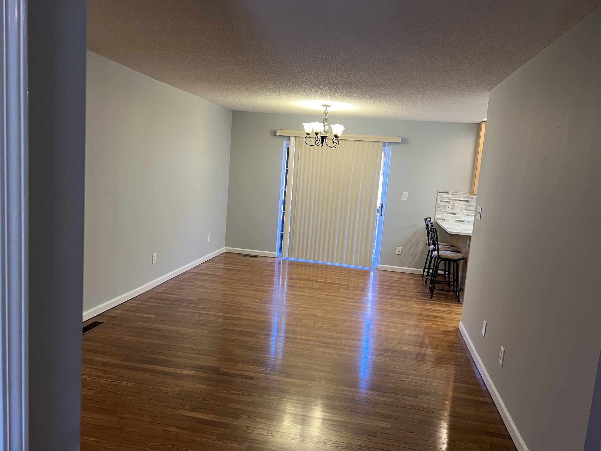 3 bedroom brick 2 full bath newly renovated located in North Johnson city near Indian trail school - 102 Car Mol Dr