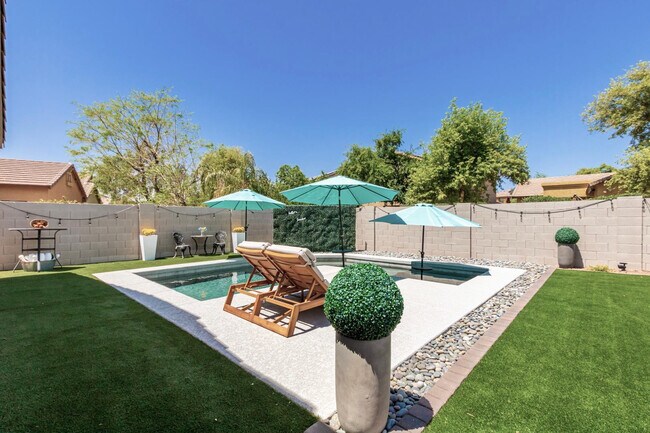Building Photo - 11810 W Villa Chula Ln