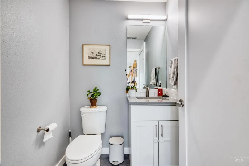 Building Photo - 1645 E 3rd St