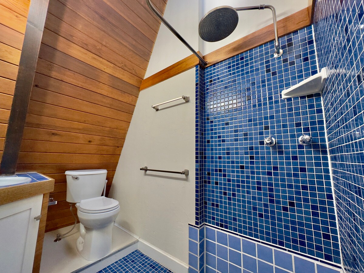 Building Photo - 6583 Valley View Rd