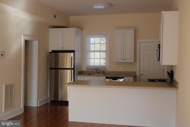 Building Photo - 205 Railroad Ave