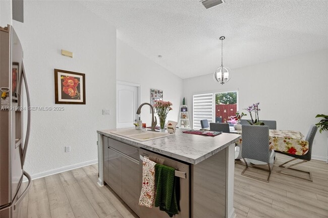 Building Photo - 10101 SW 162nd Ct